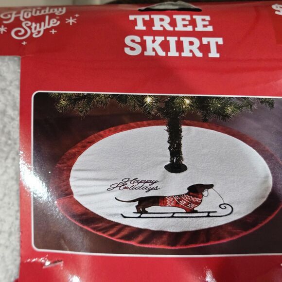 Dachshund Red Sweater Sled Christmas Tree Skirt NWT - Picture 9 of 9